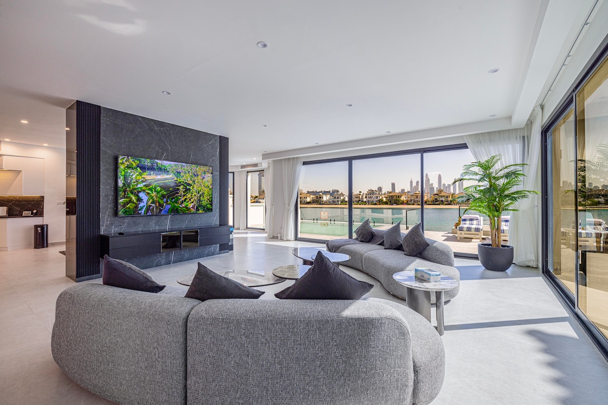 Palm Paradise Villa: Luxe Living